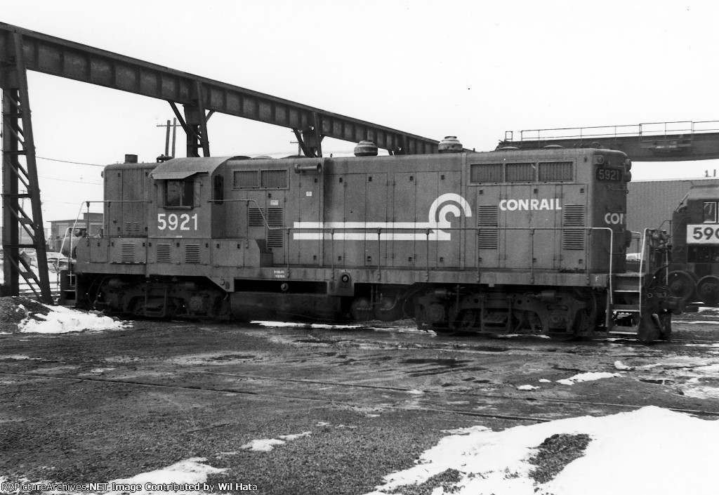 Conrail GP7 5921